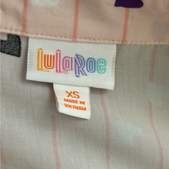 NWT LuLaRoe Amy Short Sleeve Button Down Blouse - Size XS - Picture 5 of 7